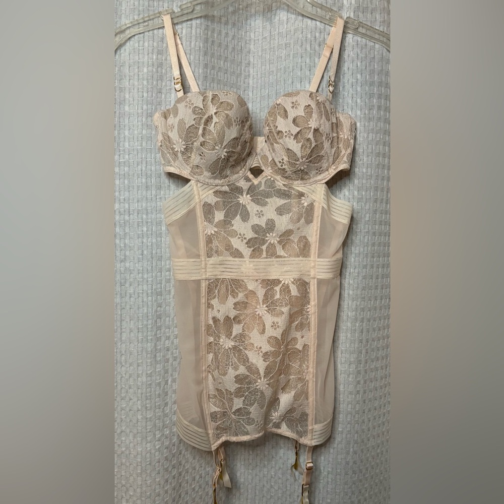 VS Victoria’s Secret Very Sexy Corset Garter  
Bustier Slip Lingerie Size 34 C